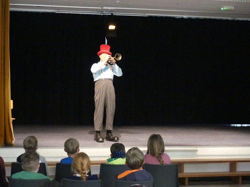 Der Zauberer Cirillo an der Grundschule Bredenbeck © Grundschule Bredenbeck