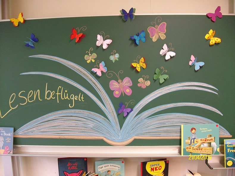 Unter dem Motto "lesen Beflügelt" konnten die Kinder eine Woche lang in einer Leselandschaft in den neusetn Kinderbüchern stöbern.